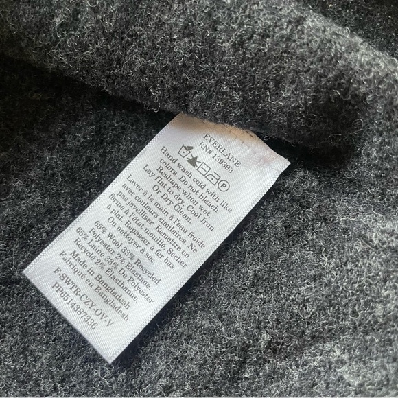 Everlane, V-Neck Sweater, Charcoal - Picture 5 of 5